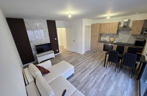 Saint-Barthelemy-d'Anjou House | Comfort and tranquility downtown Angers