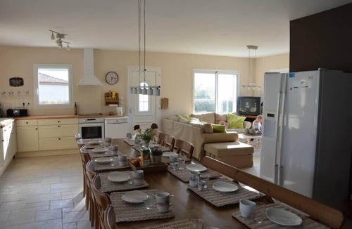 Saint-Genies-de-Fontedit Villa | Comfortable villa for vacations with family or friends.