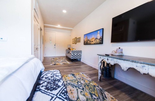 Kessler Bed & Breakfast | Comfort, 1 Queen Bed (Barcelona)