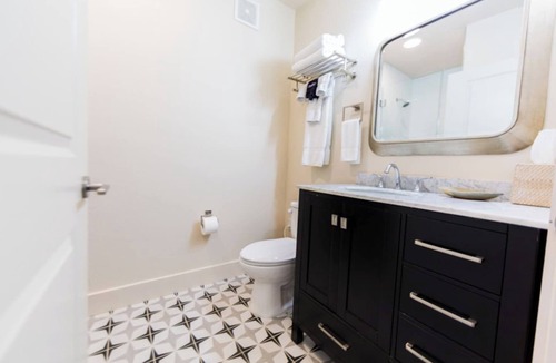 Kessler Bed & Breakfast | Comfort, 1 Queen Bed (Barcelona)