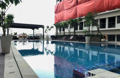 Duren Sawit Apartment | Comfort 1BR at Gateway Park LRT City Jatibening Apartment By Travelio