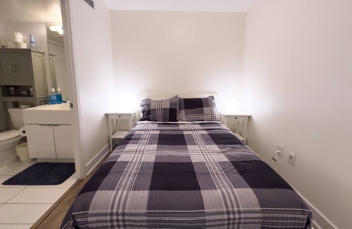 Central Waterfront House | Comfort 2 Bed Suites close to Harbour Front CN Tower Rogers Centre Free Parking