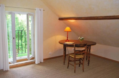 Semur-en-Auxois House | COMFORT air-conditioned house with garden, terrace in Medieval City in Burgundy
