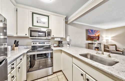 South Lake Tahoe Hotel | Comfort and Convenience! 2 Relaxing Units, Free Breakfast, Pets Allowed