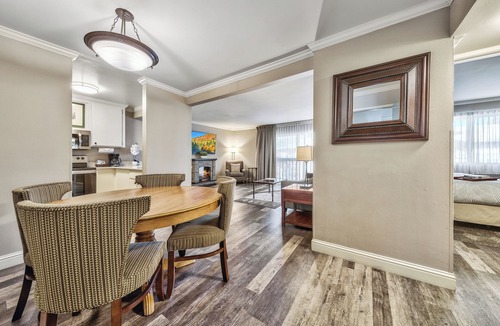 South Lake Tahoe Hotel | Comfort and Convenience! 2 Relaxing Units, Free Breakfast, Pets Allowed