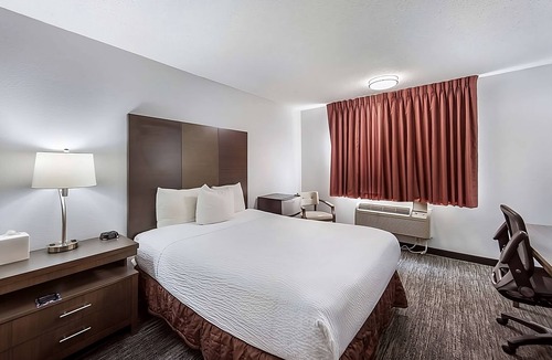 Grants Pass Hotel | Comfort and Convenience! Comfortable & Secured Unit for Your Stay! Free Parking