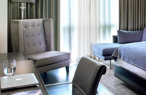 West Plaza Hotel | Comfort and Convenience! 2 Pleasant Units, Pool, Pets Allowed Near Crown Center!