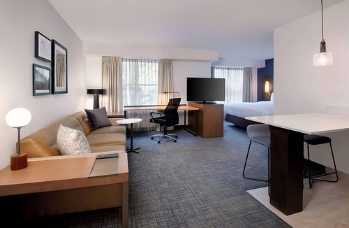 Alpharetta Hotel | Comfort and Convenience! Spacious Suite with Kitchen, Free Grab & Go Breakfast!