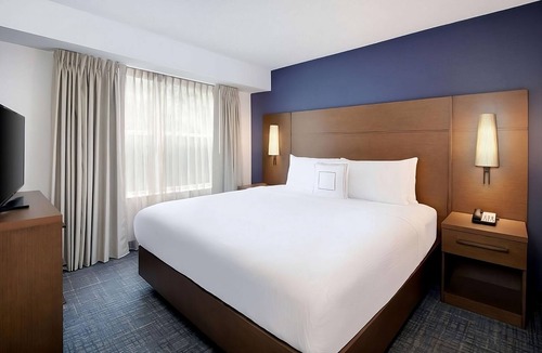 Alpharetta Hotel | Comfort and Convenience! Spacious Suite with Kitchen, Free Grab & Go Breakfast!