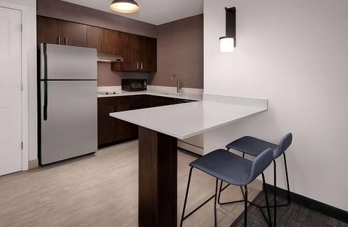 Alpharetta Hotel | Comfort and Convenience! Spacious Suite with Kitchen, Free Grab & Go Breakfast!