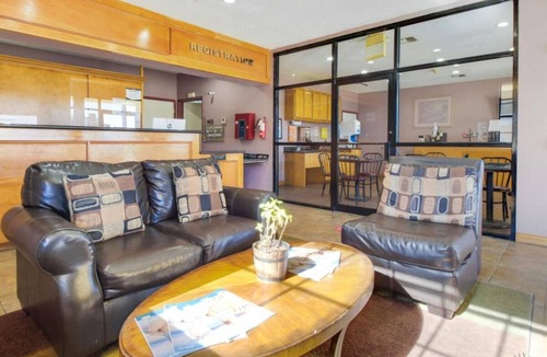 Ingleside House | Comfort and Convenience! Free Parking, Onsite Pool, Close to Community Park