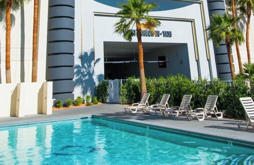 Downtown Las Vegas Hotel | Comfort and Convenience! 3 Convenient Units, Pool, Free Parking