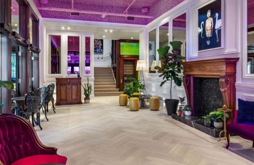 Beaconsfield Village House | Comfort and Convenience! Bar, On-Site Dining, Pet-Friendly