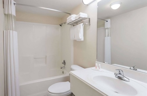 Austin Ave. Hotel | Comfort and Convenience in Knights Inn Franklin Ave Waco! Free Onsite Parking