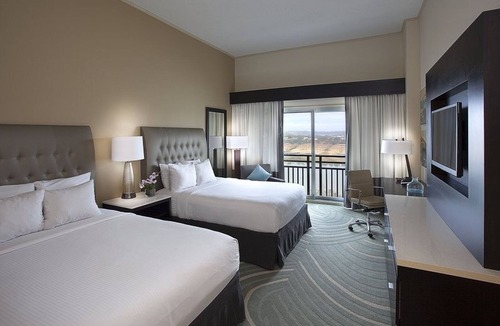 Lakeway Hotel | Comfort and Convenience! 3 Relaxing Units, Pets Allowed, Pool!