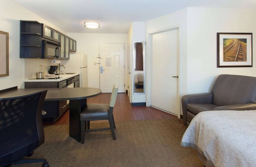 Wichita Resort | Comfort and Convenience! Parking, Kitchen, Pets Allowed Near Barrington Park!