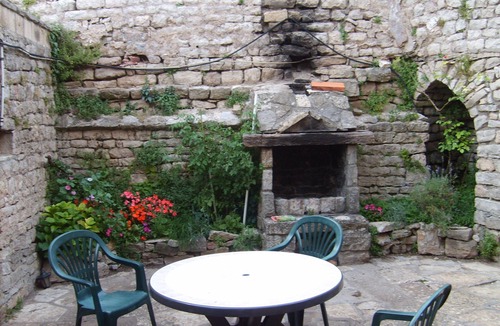 Severac-le-Chateau House | Comfort and many exterior in the heart of the medieval city