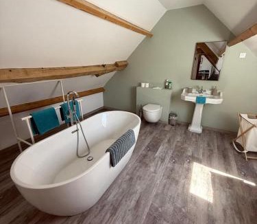 Montreuil Apartment | Comfort and Quiet Getaway by the Eure