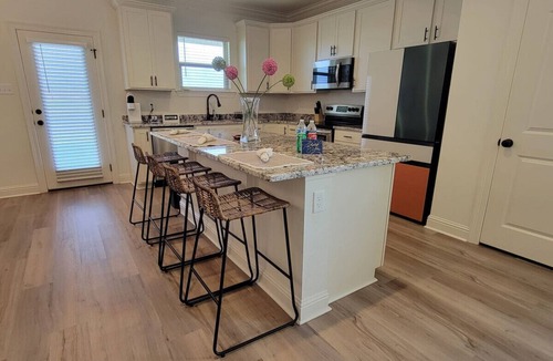Lake Charles House | Comfort and Style Stay at Sunset Hideaway - WCN226