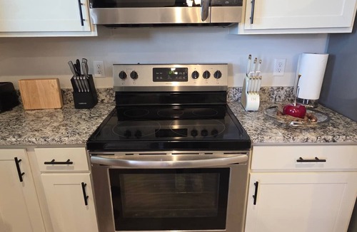 Lake Charles House | Comfort and Style Stay at Sunset Hideaway - WCN226