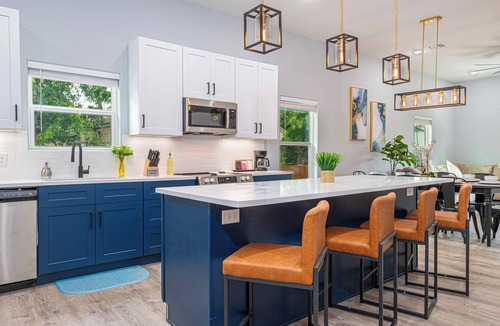 Historic Garderns House | Comfort and Style 4BR/3BA Near Riverwalk and Dtown