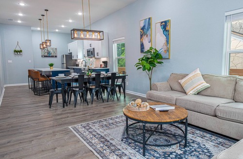 Historic Garderns House | Comfort and Style 4BR 3BA Near Riverwalk and Dtown