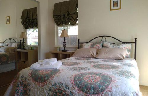 Vacaville House | Comfort and Style Queen bedroom