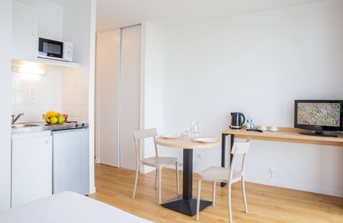 Miroir - Batignolles Apartment | Comfort Aparthotel Le Mans