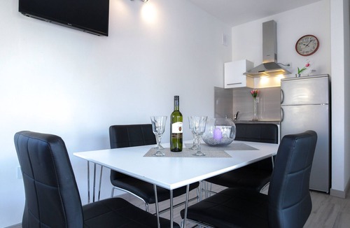 Zrce Apartment | Comfort Apartment with Pool and Terrace