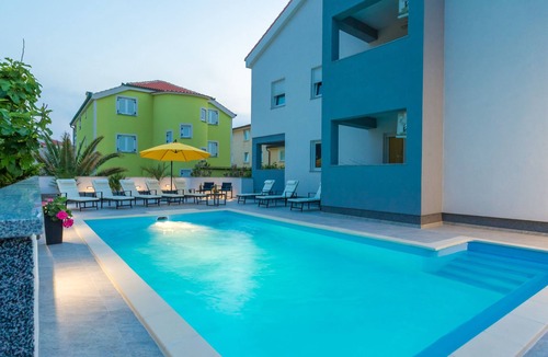 Zrce Apartment | Comfort Apartment with Pool and Terrace