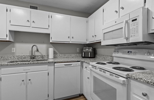 Terry Sanford Apartment | Comfort at the ClarendonnnQuaint, clean, safe, & convenient location!