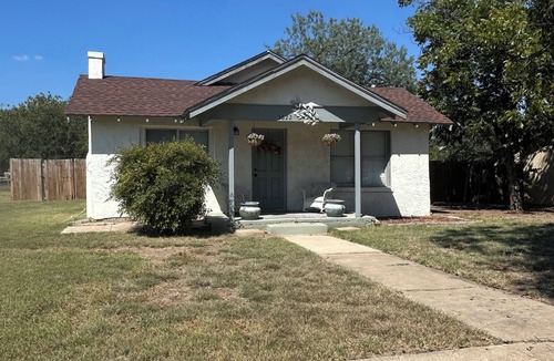 San Angelo House | COMFORT & Close to Everything