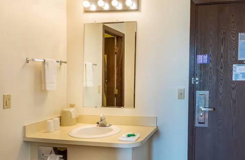 Shelby Hotel | Comfort & Convenience! 2 Pet Friendly Units Near Downtown w/Free Parking!