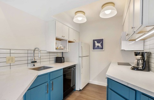 Herndon Hotel | Comfort & Convenience, 2 Spacious Units, Free Breakfast, Kitchen, Parking