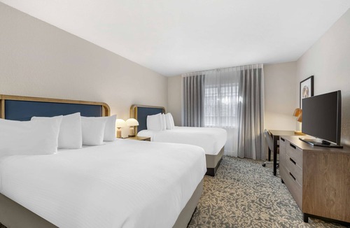 Herndon Hotel | Comfort & Convenience, 2 Spacious Units, Free Breakfast, Kitchen, Parking