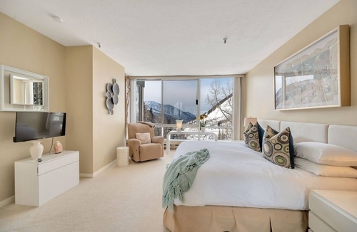 Salt Lake Mountain Resorts Condo | Comfort, Convenience, and Modern Amenities at this Ski in/Ski Out Condominium