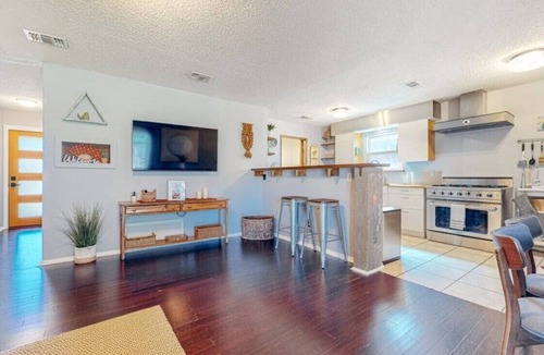 Southampton House | Comfort, convenience, and luxury appointments ☆SouthWest Austin Exclusive