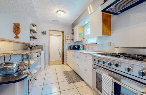 Southampton House | Comfort, convenience, and luxury appointments ☆SouthWest Austin Exclusive