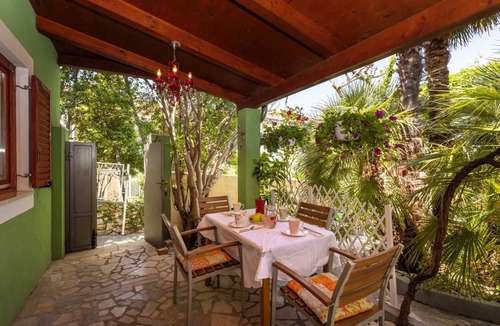 Cove Murtar Apartment | Comfort Corner - Apartment for 4, No Pets
