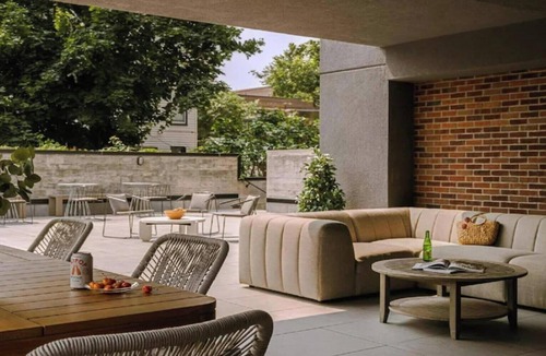 Queens Apartment | Comfort Courtyard Room | 2 Double Beds