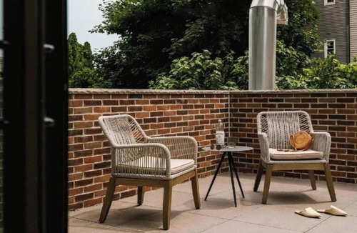 Queens Apartment | Comfort Courtyard Room | 2 Double Beds