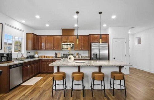 Natomas Creek House | Comfort & Elegance: Sacramento Edition