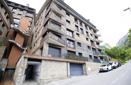Les Escaldes Apartment | Comfort Escaldes. Apartment with free parking HUT 5003
