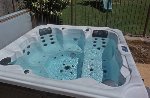 Montbrun-des-Corbieres Villa | Comfortable villa with jacuzzi