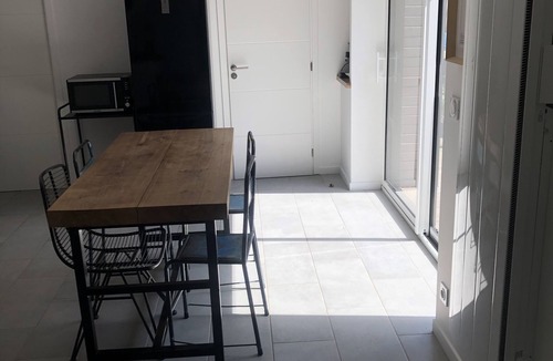 Neuville-sous-Montreuil House | Comfortable, fully-equipped townhouse in enclosed courtyard.