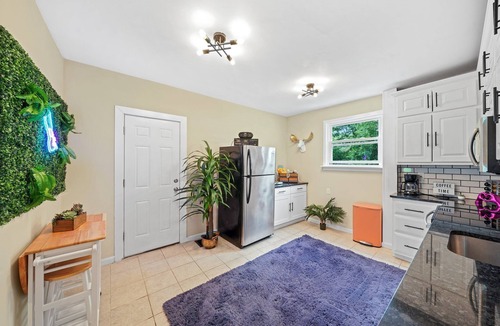 Royersford House | Comfort, Fun & Retro Retreat