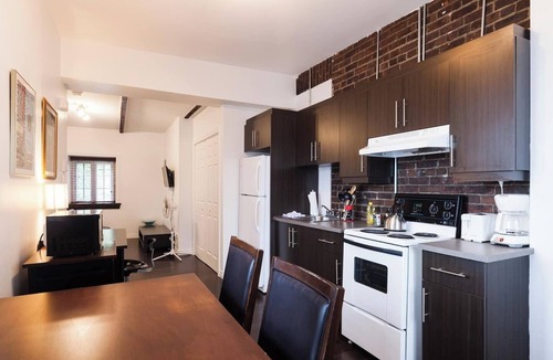 Desjardins Apartment | Comfort & Getaway in Old Lévis | Studio Urbain