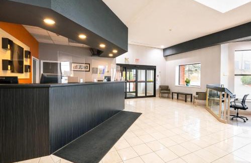 Peterborough Hotel | Comfort Hotel & Suites