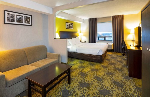 Peterborough Hotel | Comfort Hotel & Suites