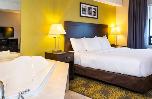 Peterborough Hotel | Comfort Hotel & Suites